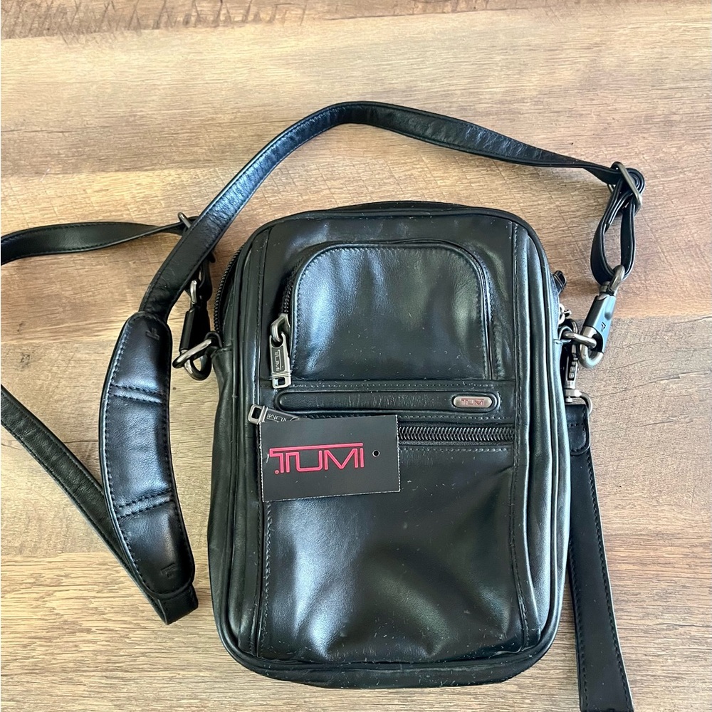 TUMI unisex black leather crossbody